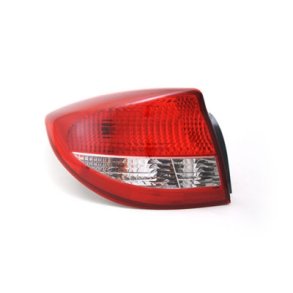 Kia Rio. 4drs Sedan, Venstre Baglygte med sokkel. 10/2002-03/2005