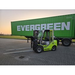 Gaffeltruck gas 2500 kg, Triplex mast 4500 mm med kabine