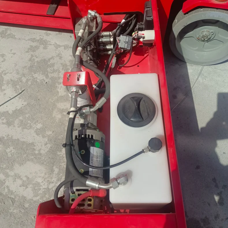 Selvk�rende sakselift 8m R�d L�ftekapacitet: 320 kg