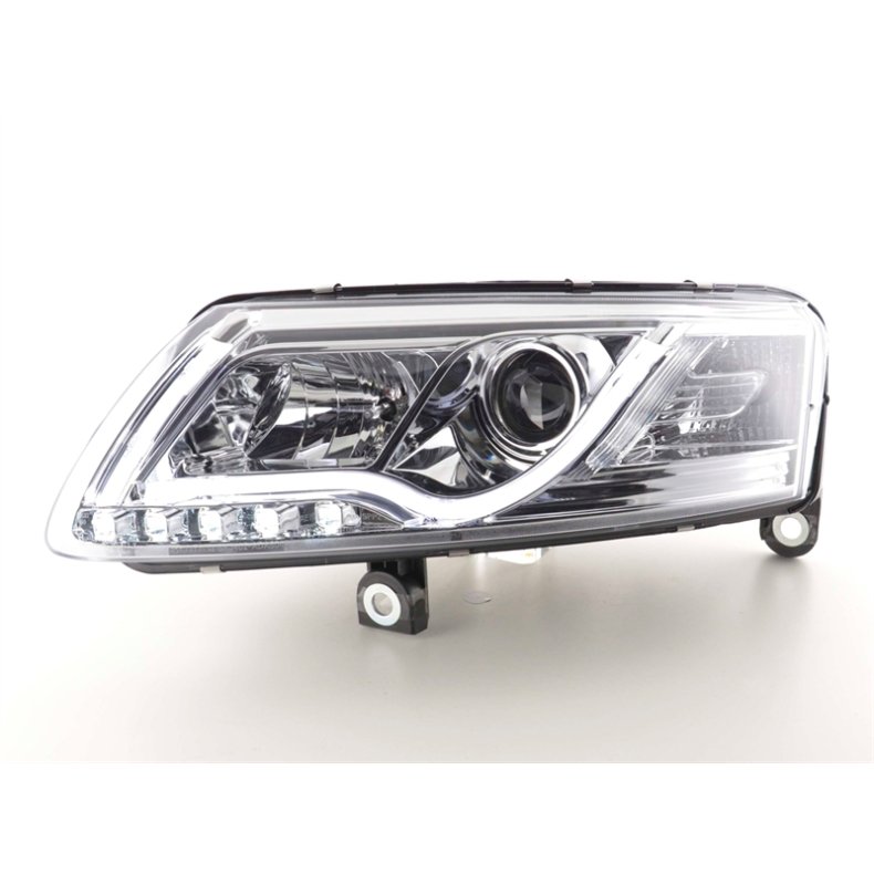 Audi A6. 07.2004 - 10.2008<br>LED med krelys Chrom Forlygtest med blinklys H7-H1.
