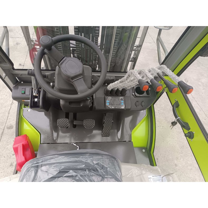 Gaffeltruck gas 2500 kg, Triplex mast 4500 mm med kabine